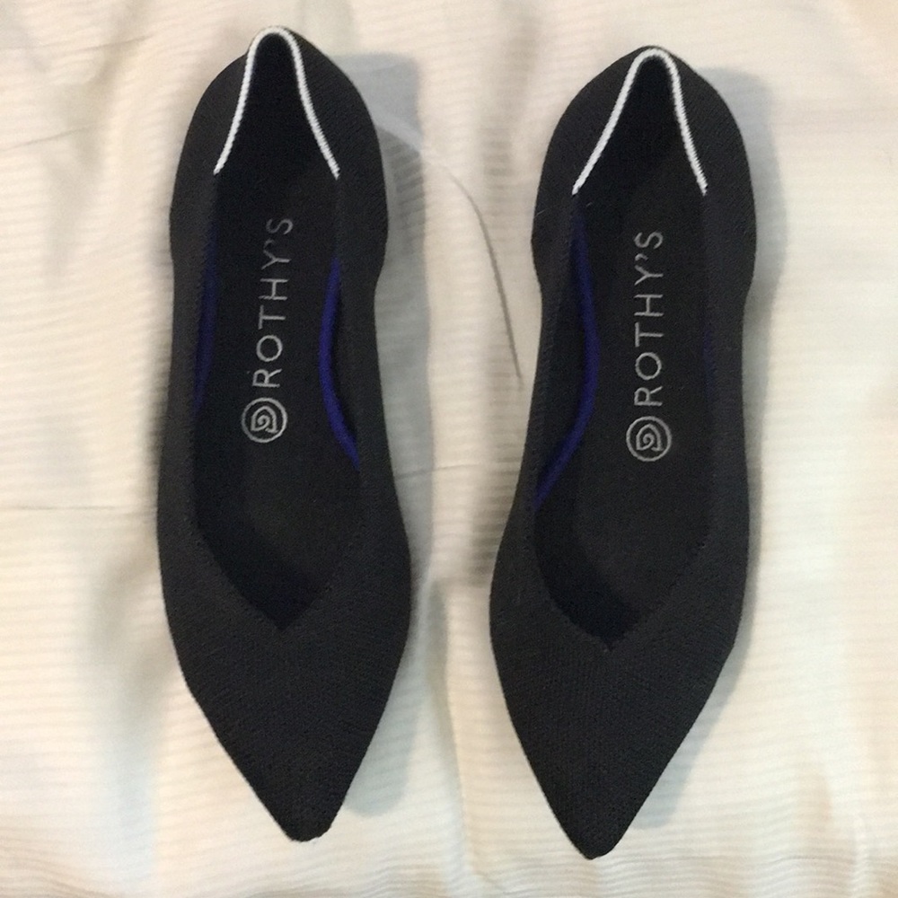 Black Rothys point in black